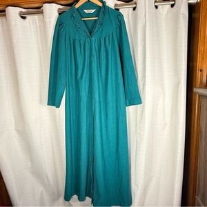 Shadowline Vintage snap button green robe size Medium